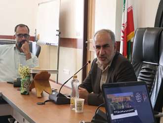 نشست تحلیلی و بررسی شعار سال 1404 با عنوان سال سرمایه گذاری برای تولید در دانشکده  علوم قرآنی شیراز